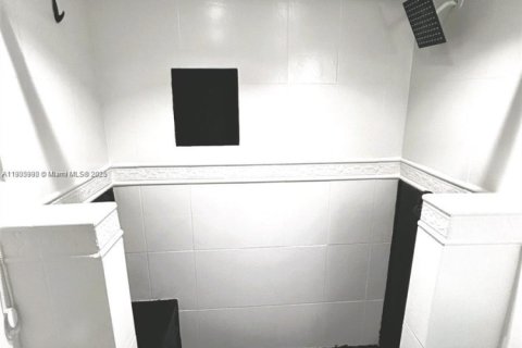 Condominio en alquiler en Miami Beach, Florida, 34.37 m2 № 1957289 - foto 8