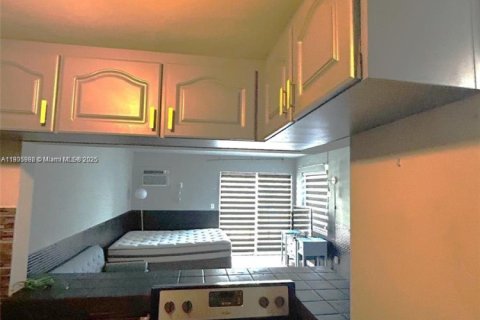 Condominio en alquiler en Miami Beach, Florida, 34.37 m2 № 1957289 - foto 5