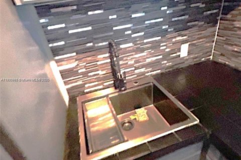 Condominio en alquiler en Miami Beach, Florida, 34.37 m2 № 1957289 - foto 4
