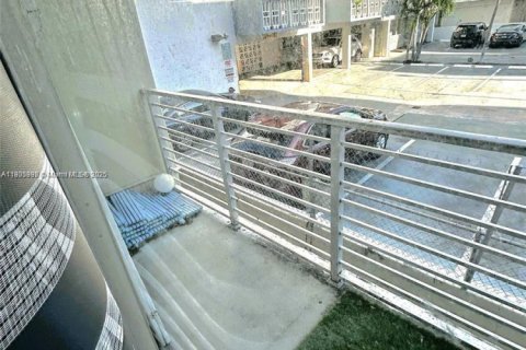 Condominio en alquiler en Miami Beach, Florida, 34.37 m2 № 1957289 - foto 13