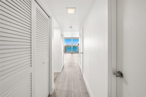 Condo in Miami Beach, Florida № 2058467 - photo 11