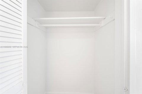 Condo in Miami Beach, Florida № 2058467 - photo 16