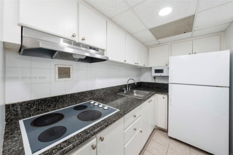 Condo in Miami Beach, Florida № 2058467 - photo 10