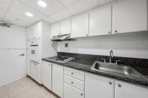 Condo in Miami Beach, Florida № 2058467 - photo 8