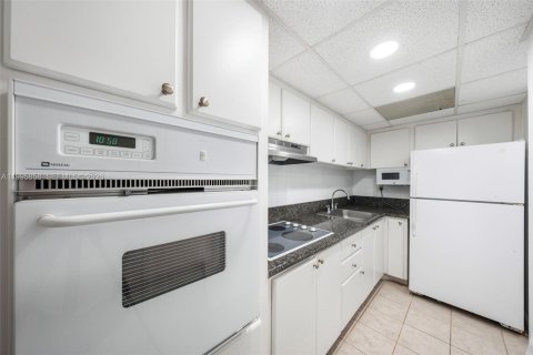 Condo in Miami Beach, Florida № 2058467 - photo 9