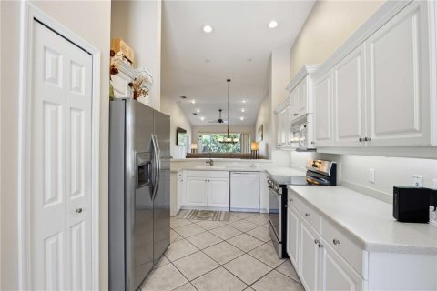 Condo in Bradenton, Florida, 2 bedrooms № 2096723 - photo 18