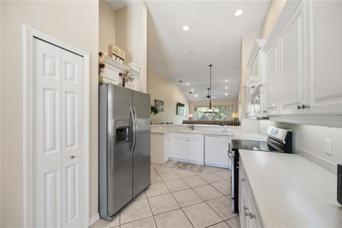 Condo in Bradenton, Florida, 2 bedrooms № 2096723 - photo 17