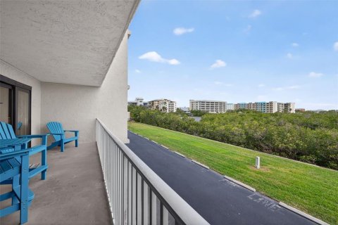 Condo in Indian Shores, Florida, 1 bedroom № 2139080 - photo 26