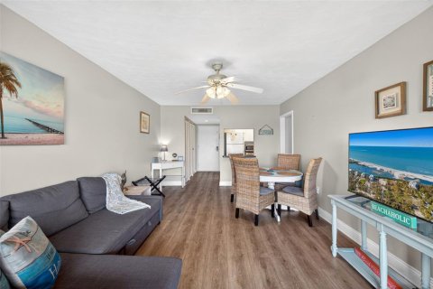 Condo in Indian Shores, Florida, 1 bedroom № 2139080 - photo 6