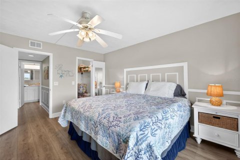 Condo in Indian Shores, Florida, 1 bedroom № 2139080 - photo 20
