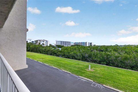 Condo in Indian Shores, Florida, 1 bedroom № 2139080 - photo 27