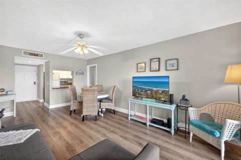 Condo in Indian Shores, Florida, 1 bedroom № 2139080 - photo 4