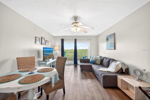 Condo in Indian Shores, Florida, 1 bedroom № 2139080 - photo 11