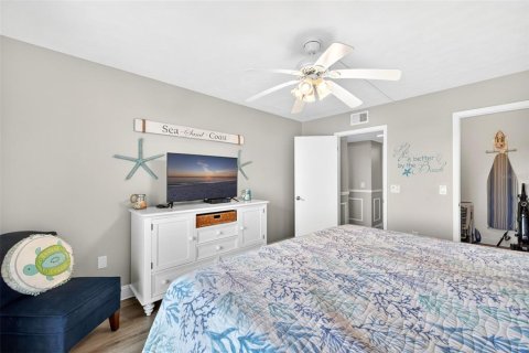 Condo in Indian Shores, Florida, 1 bedroom № 2139080 - photo 21