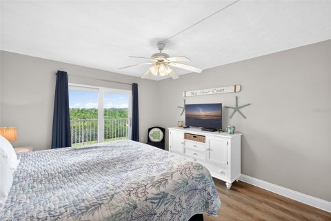 Condo in Indian Shores, Florida, 1 bedroom № 2139080 - photo 19