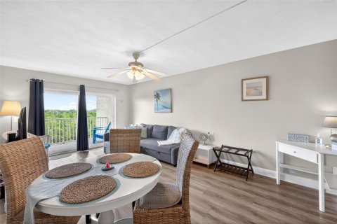 Condo in Indian Shores, Florida, 1 bedroom № 2139080 - photo 9