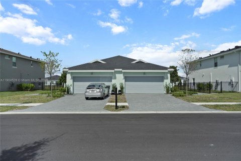 Снять в аренду виллу или дом в Локсахатчи-Гроувс, Флорида 3 спальни, 163.32м2, № 1958712 - фото 2