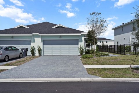 Снять в аренду виллу или дом в Локсахатчи-Гроувс, Флорида 3 спальни, 163.32м2, № 1958712 - фото 1