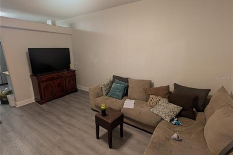 House in Tampa, Florida 5 bedrooms, 157.1 sq.m. № 2259093 - photo 29