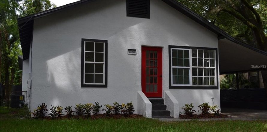House in Tampa, Florida 5 bedrooms, 157.1 sq.m. № 2259093