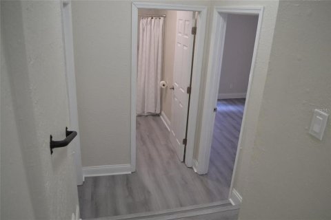 House in Tampa, Florida 5 bedrooms, 157.1 sq.m. № 2259093 - photo 10