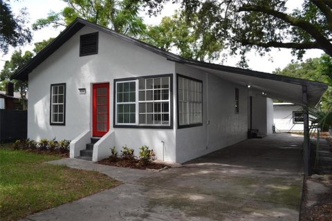 House in Tampa, Florida 5 bedrooms, 157.1 sq.m. № 2259093 - photo 2