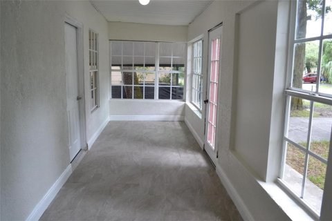 House in Tampa, Florida 5 bedrooms, 157.1 sq.m. № 2259093 - photo 4