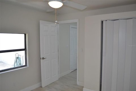 House in Tampa, Florida 5 bedrooms, 157.1 sq.m. № 2259093 - photo 14