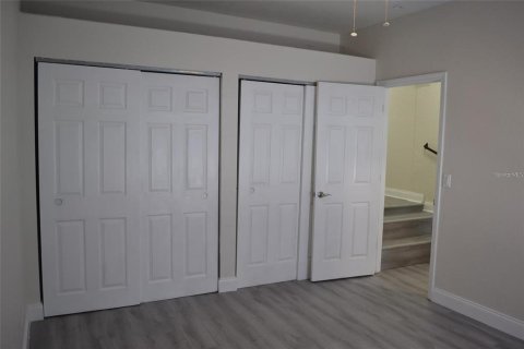 House in Tampa, Florida 5 bedrooms, 157.1 sq.m. № 2259093 - photo 12
