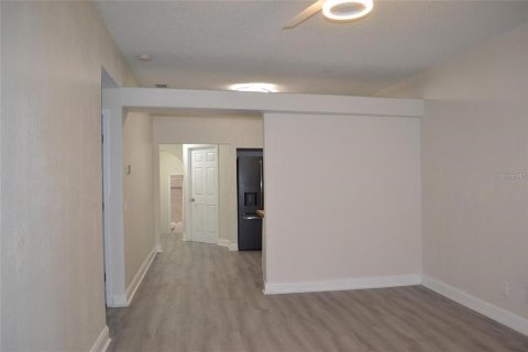 House in Tampa, Florida 5 bedrooms, 157.1 sq.m. № 2259093 - photo 5