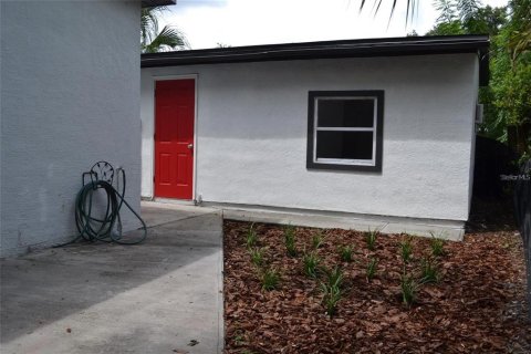 House in Tampa, Florida 5 bedrooms, 157.1 sq.m. № 2259093 - photo 3