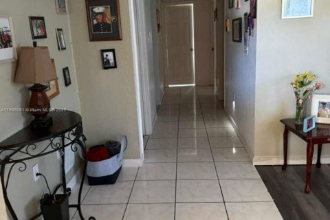 Купить виллу или дом в Дейви, Флорида 4 спальни, 111.48м2, № 1956356 - фото 5