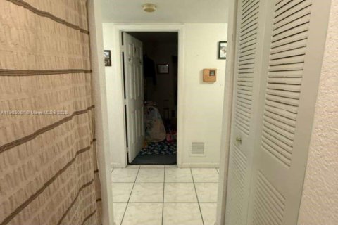 Купить виллу или дом в Дейви, Флорида 4 спальни, 111.48м2, № 1956356 - фото 12