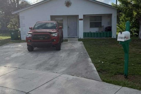 Купить виллу или дом в Дейви, Флорида 4 спальни, 111.48м2, № 1956356 - фото 1