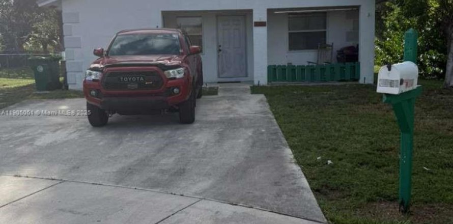 Дом в Дейви, Флорида 4 спальни, 111.48м2 № 1956356