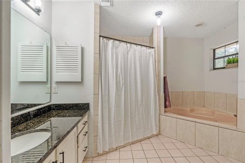 House in DeLand, Florida 4 bedrooms, 189.24 sq.m. № 2118724 - photo 18