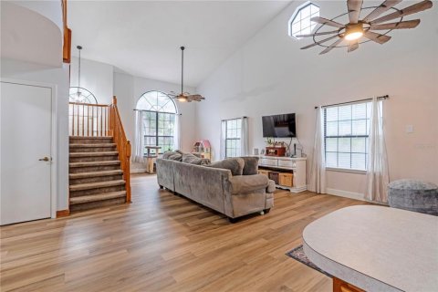 House in DeLand, Florida 4 bedrooms, 189.24 sq.m. № 2118724 - photo 6
