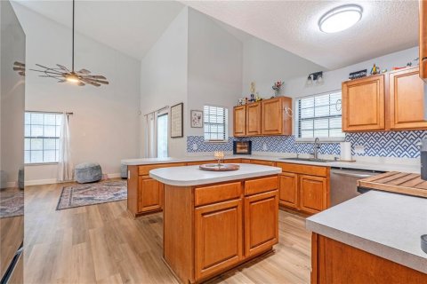 House in DeLand, Florida 4 bedrooms, 189.24 sq.m. № 2118724 - photo 4