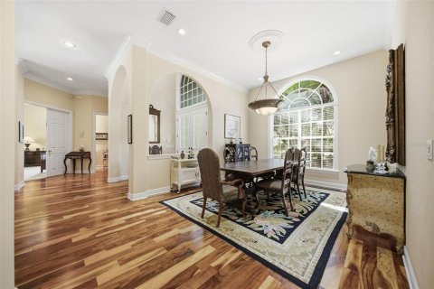 House in Tampa, Florida 4 bedrooms, 322.37 sq.m. № 2391024 - photo 10