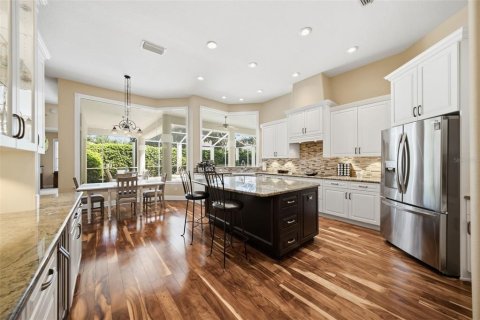 House in Tampa, Florida 4 bedrooms, 322.37 sq.m. № 2391024 - photo 27