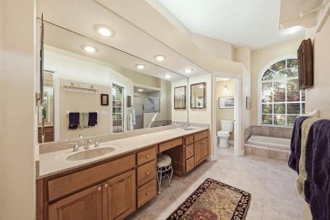 House in Tampa, Florida 4 bedrooms, 322.37 sq.m. № 2391024 - photo 22