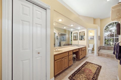 House in Tampa, Florida 4 bedrooms, 322.37 sq.m. № 2391024 - photo 21