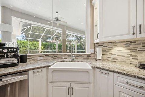 House in Tampa, Florida 4 bedrooms, 322.37 sq.m. № 2391024 - photo 29