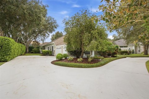 House in Tampa, Florida 4 bedrooms, 322.37 sq.m. № 2391024 - photo 5