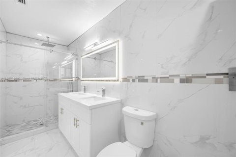 House in Biscayne Park, Florida 6 bedrooms, 193.7 sq.m. № 1921870 - photo 26