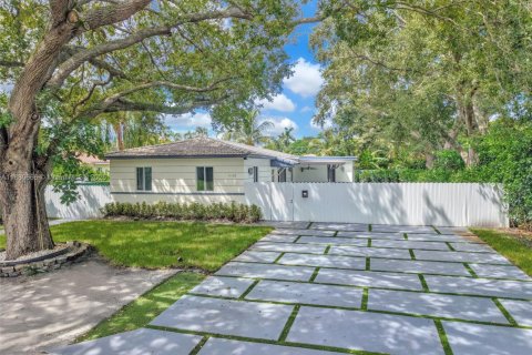 House in Biscayne Park, Florida 6 bedrooms, 193.7 sq.m. № 1921870 - photo 21