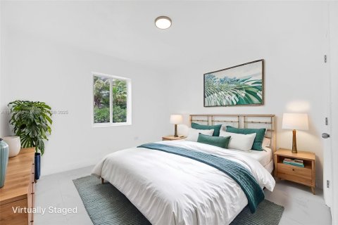 House in Biscayne Park, Florida 6 bedrooms, 193.7 sq.m. № 1921870 - photo 5