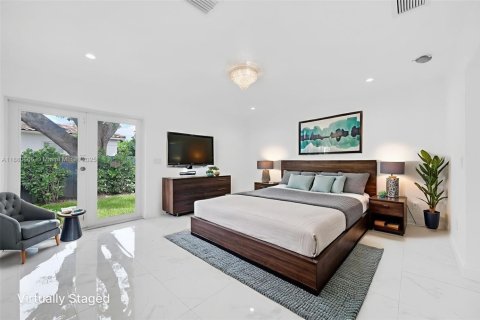 House in Biscayne Park, Florida 6 bedrooms, 193.7 sq.m. № 1921870 - photo 9