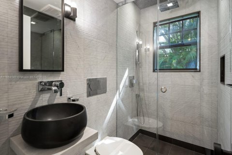 Villa ou maison à vendre à Miami, Floride: 3 chambres, 238.39 m2 № 1930181 - photo 16