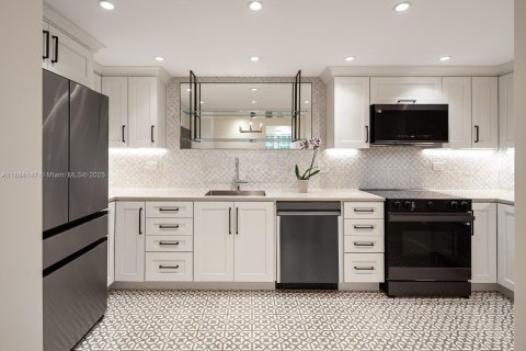 Villa ou maison à vendre à Miami, Floride: 3 chambres, 238.39 m2 № 1930181 - photo 12
